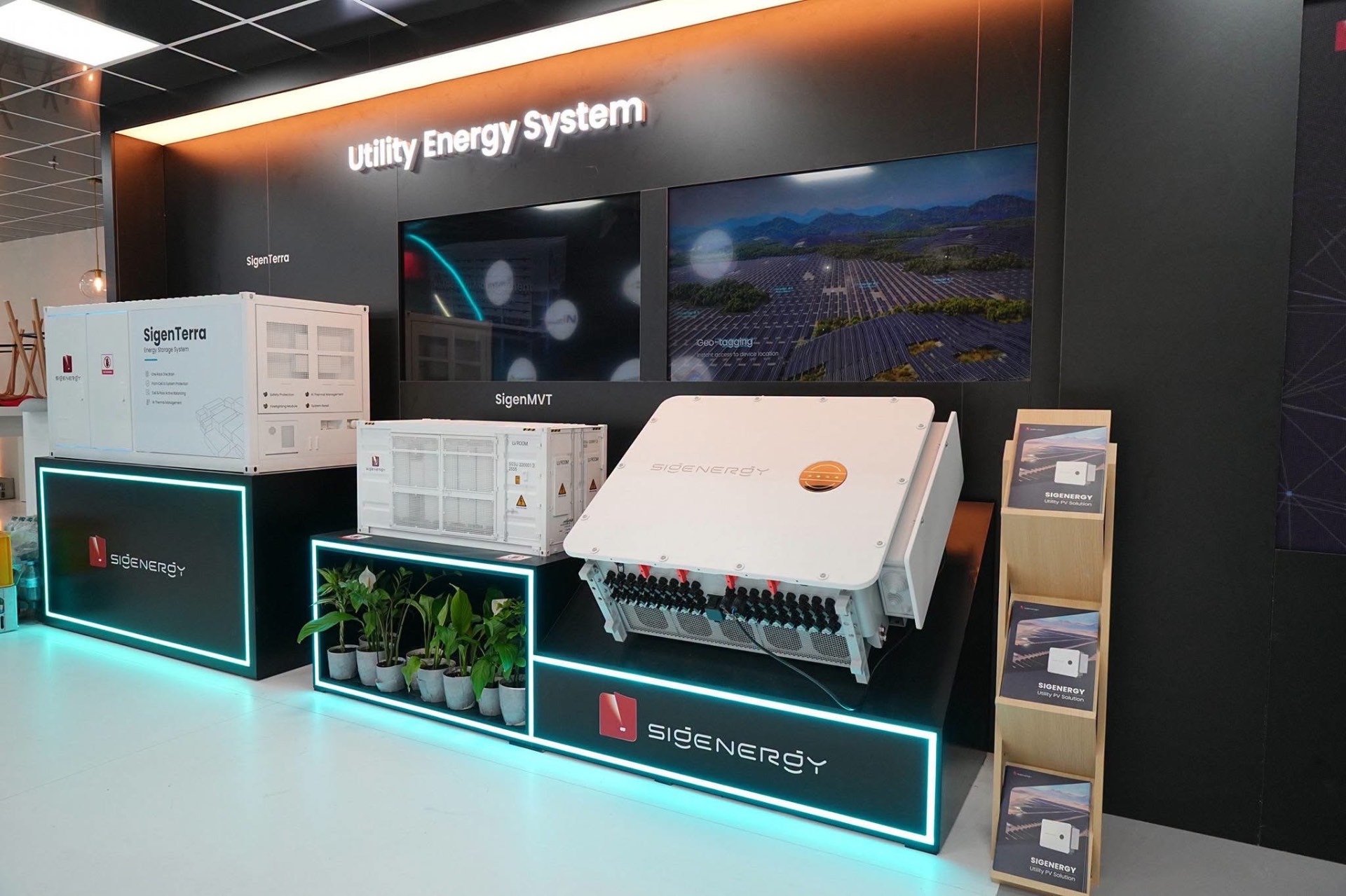 SIGENERGY utility energy system exhibition stand with SigenTerra and SigenMVT products